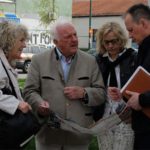Delegationsteilnehmer mit dem Leiter der Kitas in Sarajevo